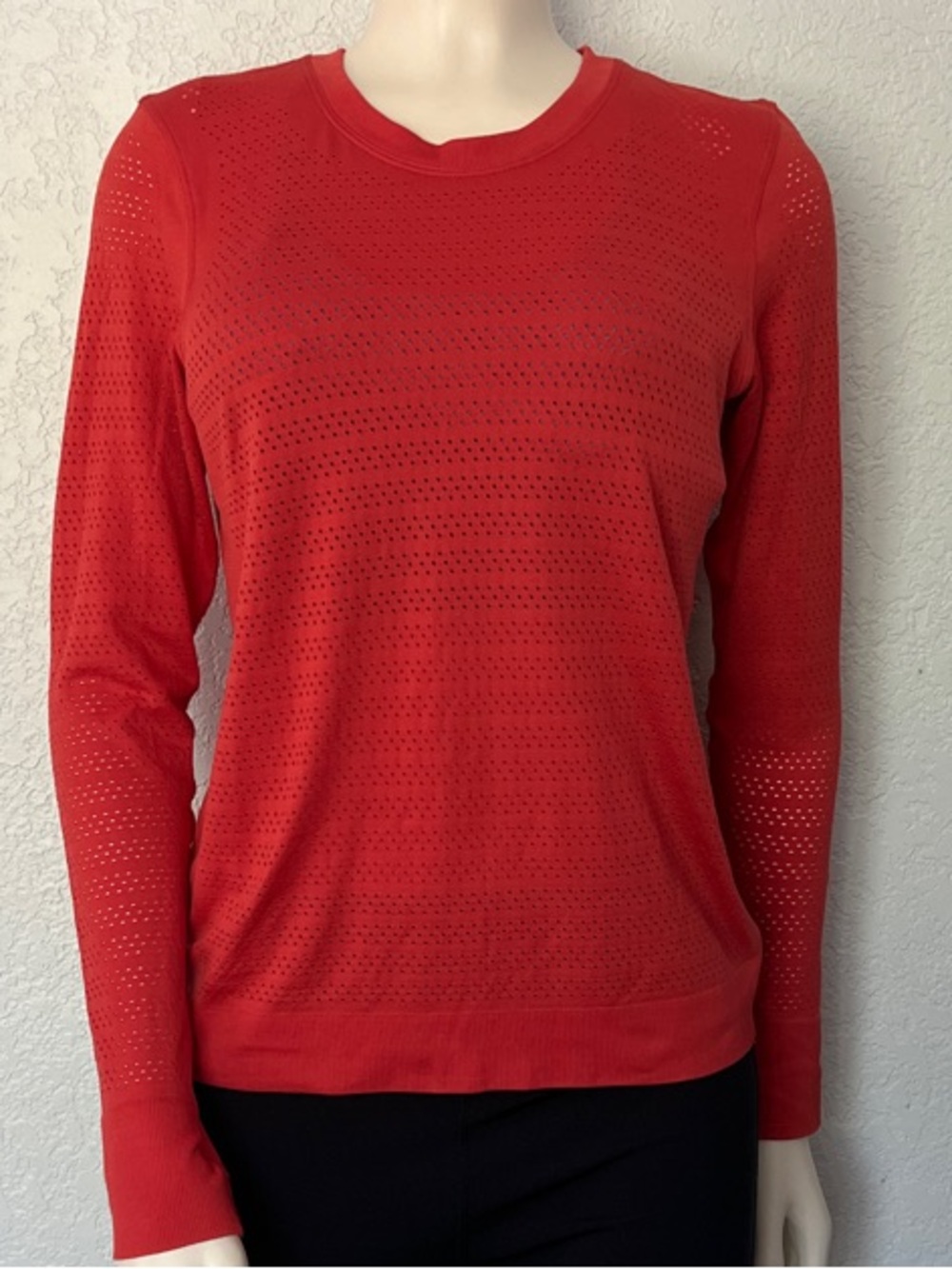 Lululemon Breeze By Long Sleeve Top Women’s Size 8 Orange Red Perforated